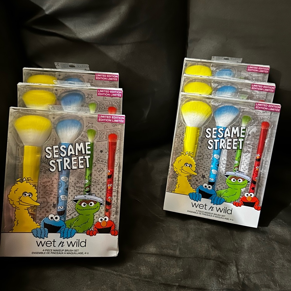 Sesame street wet n wild brush set
